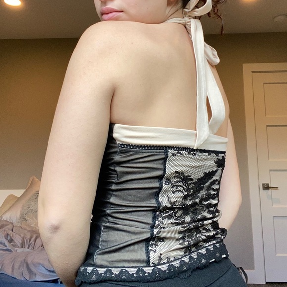 Beautiful lace tie up top - Picture 3 of 6